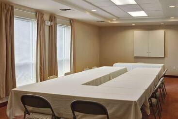 هتل Ramada By Wyndham Seatac Airport