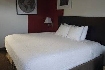 هتل Ramada By Wyndham Seatac Airport