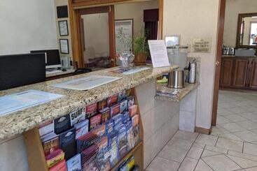 فندق Ramada By Wyndham Redondo Beach