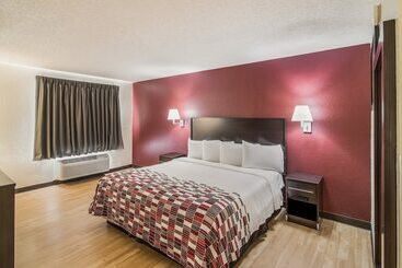 فندق Red Roof Inn & Suites Pensacola East   Milton