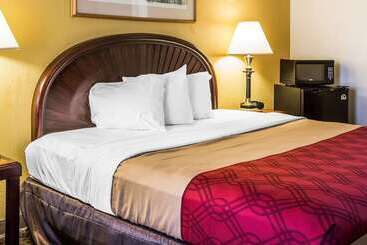 فندق Rodeway Inn & Suites