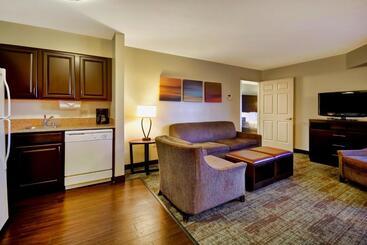 هتل Staybridge Suites Madison   East, An Ihg