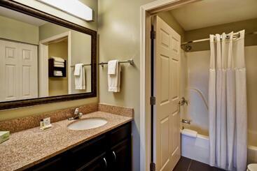 هتل Staybridge Suites Madison   East, An Ihg