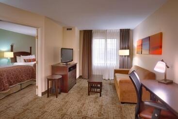 هتل Staybridge Suites Peoria Downtown, An Ihg