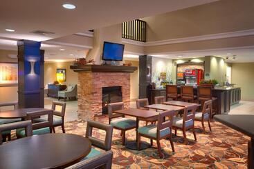 هتل Staybridge Suites Peoria Downtown, An Ihg