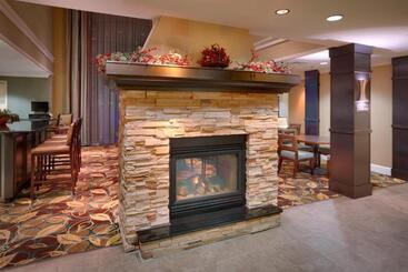 هتل Staybridge Suites Peoria Downtown, An Ihg