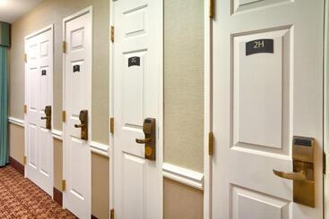 هتل Staybridge Suites Peoria Downtown, An Ihg