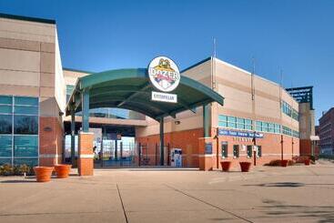 هتل Staybridge Suites Peoria Downtown, An Ihg