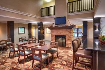 هتل Staybridge Suites Peoria Downtown, An Ihg