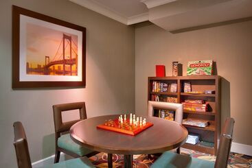 هتل Staybridge Suites Peoria Downtown, An Ihg
