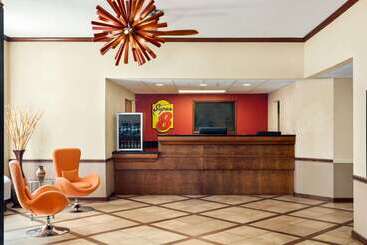 هتل Super 8 By Wyndham Clinton