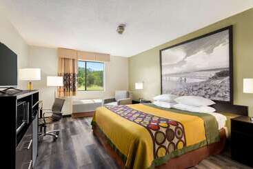 هتل Super 8 By Wyndham Clinton
