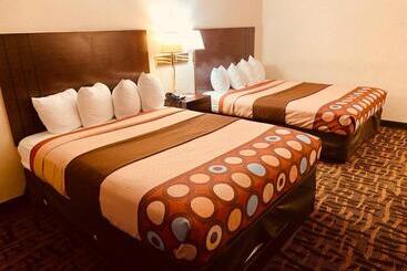 هتل Super 8 By Wyndham Lawrence Ku