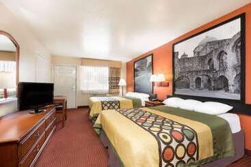 ホテル Super 8 By Wyndham San Antonio At I10