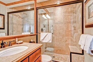 هتل Vail Spa Condominiums By East West Destination Hospitality