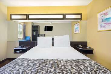 Microtel Inn Bowling Green