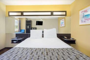 Microtel Inn Bowling Green