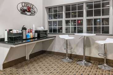 Microtel Inn And Suites Lafayette