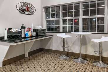 Microtel Inn And Suites Lafayette