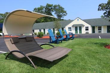 مُتل Sunbird Cape Cod Resort