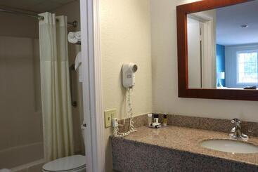 مُتل Sunbird Cape Cod Resort