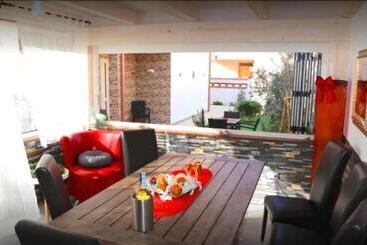 مسافرخانه B&b Villa Piana