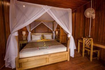 هتل Bastianos Bangka Dive Resort