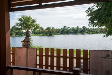 هتل Chum Phae Lagoon Resort