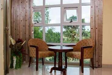 هتل Eagles Nest International