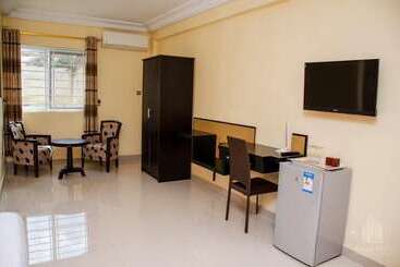 هتل Eagles Nest International