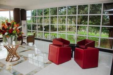هتل Eagles Nest International