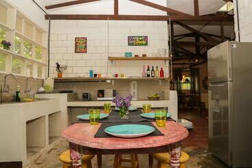 پانسیون Yaku Eco House