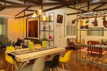 پانسیون Yaku Eco House