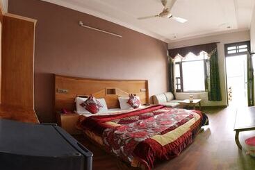 Wowstayz Hotel Sapphire