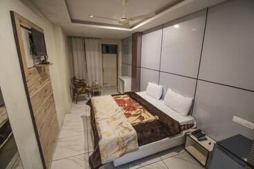 Wowstayz Hotel Sapphire
