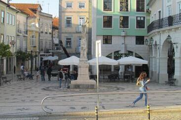 مسافرخانه Aveiro White House