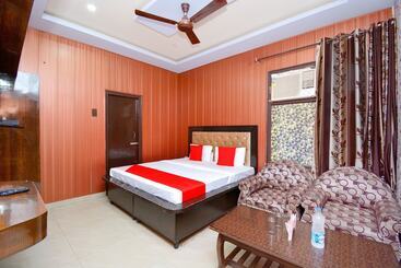 فندق Palace Plaza By Oyo Rooms
