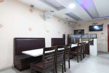 酒店 Singh's 11 By Oyo Rooms