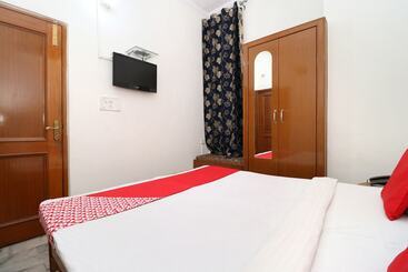 هتل Singh's 11 By Oyo Rooms