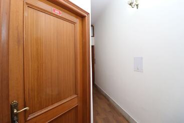 هتل Singh's 11 By Oyo Rooms