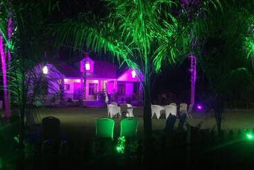 酒店 The Brook Resort