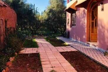 پانسیون Koom A Farm And A Retreat Center