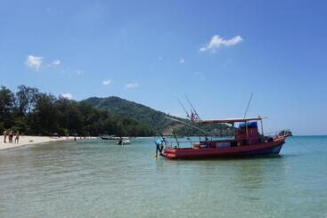 پانسیون Tt Naiyang Beach Phuket