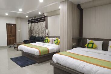 استراحتگاه Ziro Palace Inn