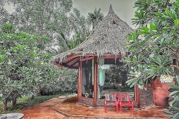 هتل Amphawa Club