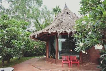 هتل Amphawa Club