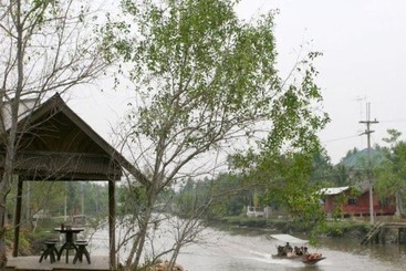 هتل Amphawa Club