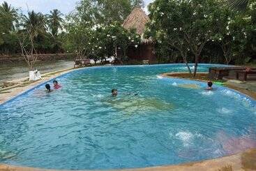 هتل Amphawa Club