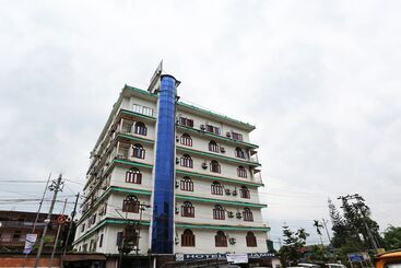 هتل Benjamin By Oyo Rooms