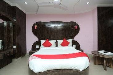 هتل Benjamin By Oyo Rooms